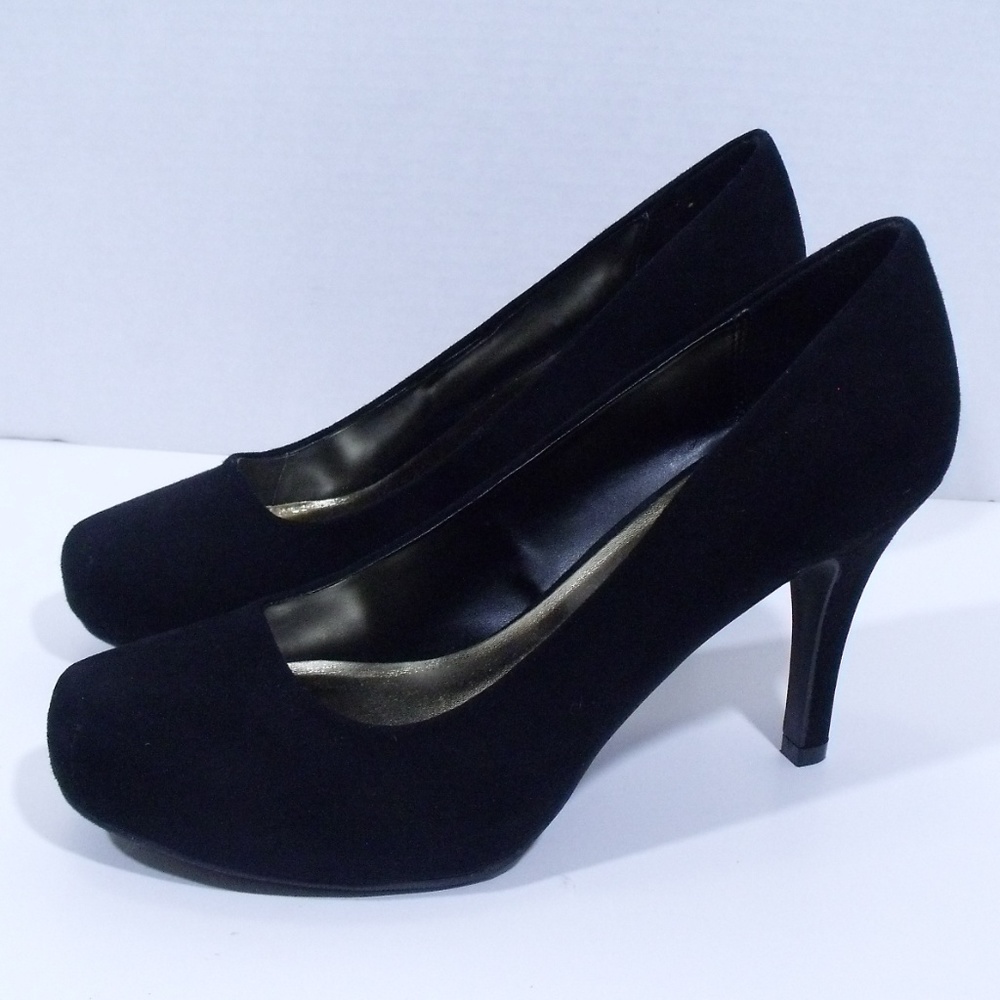 Candie's Black Suede Pump Heels
